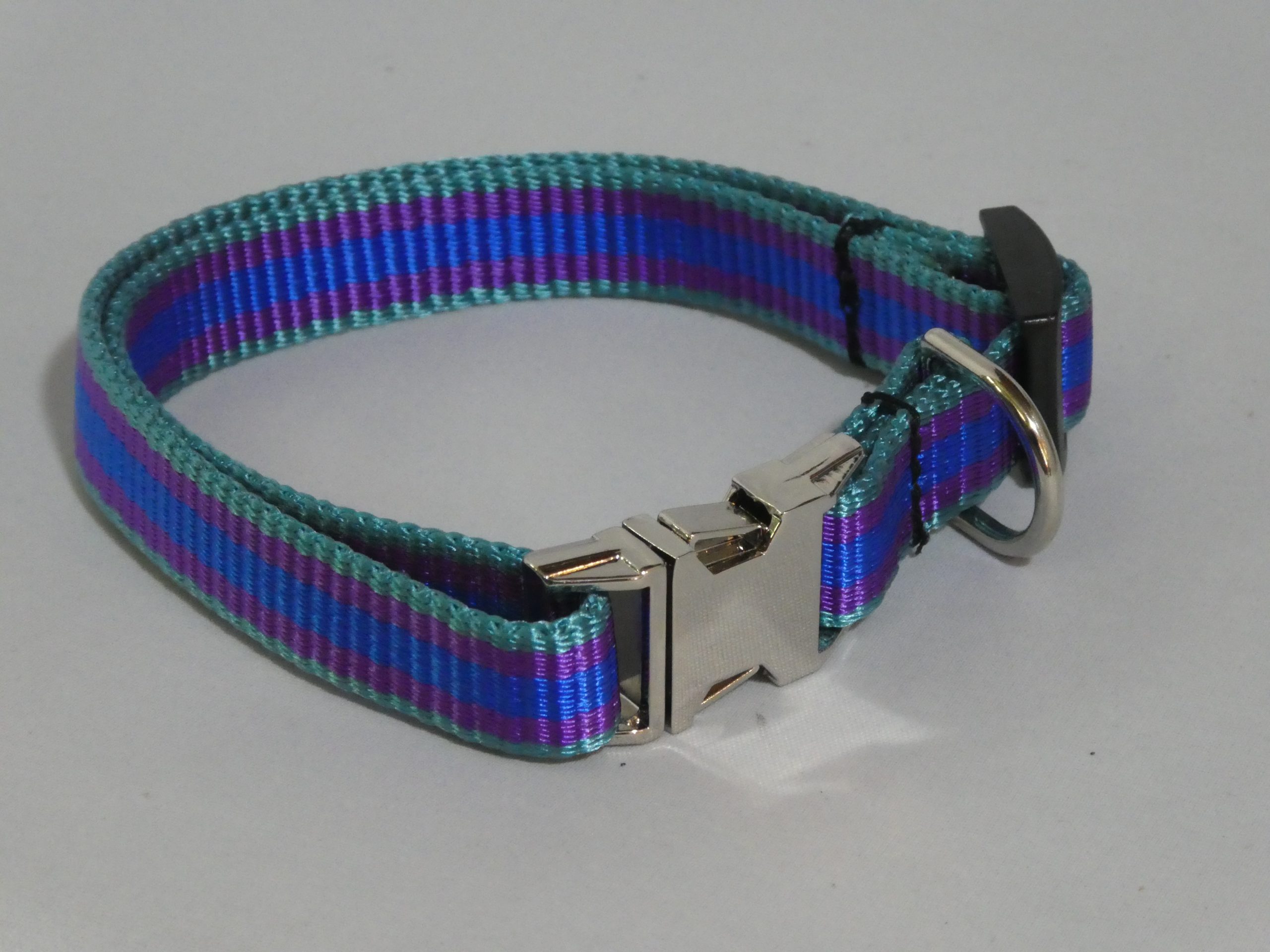 912a99_46f33255e3a84634902f1ab1518852cd_mv2_d_4896_3672_s_4_2-2.jpg An image of a striped small dog collar from TheUltimateLeash.com